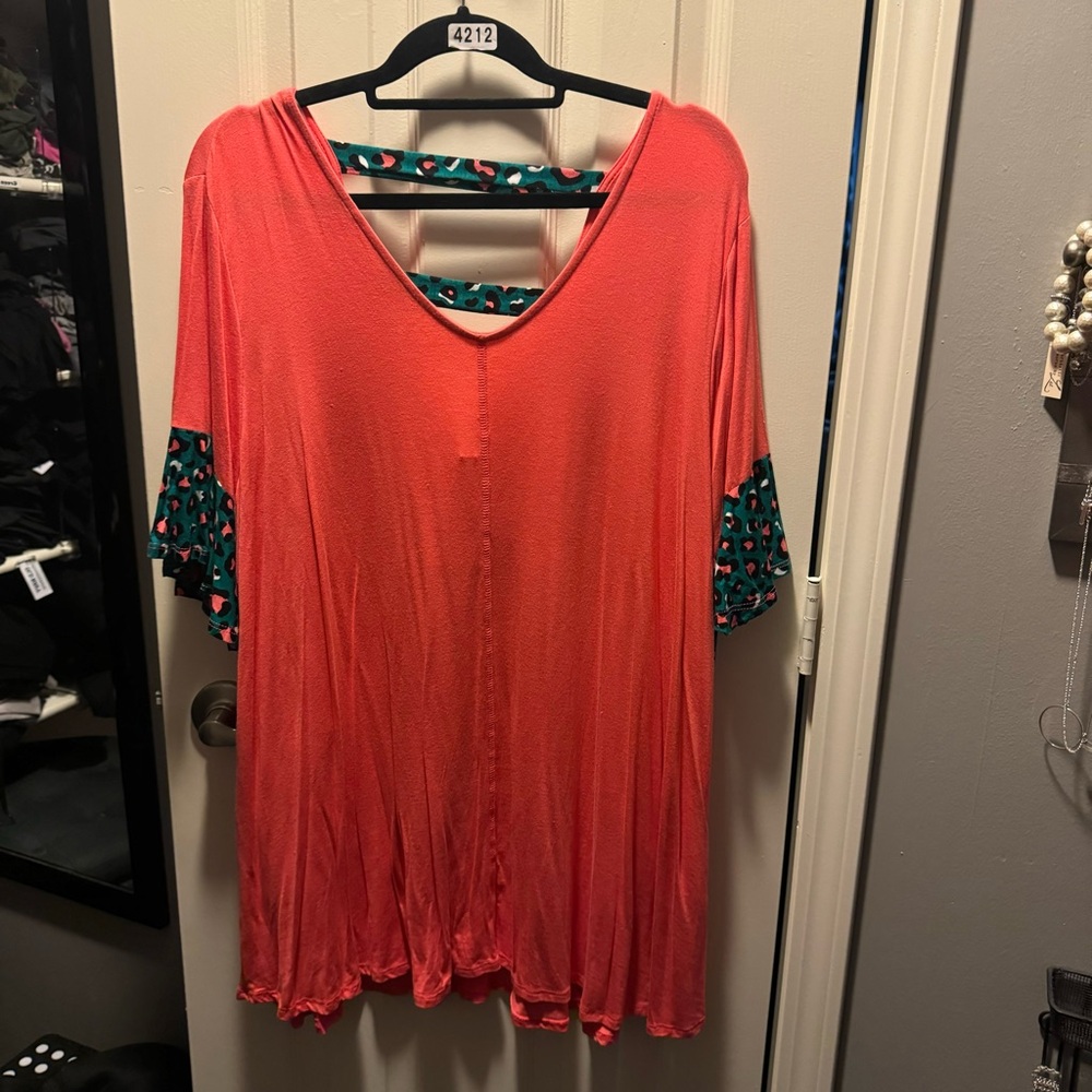 Short sleeve cheetah print shirt